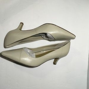 Bella Vita Leather Pumps